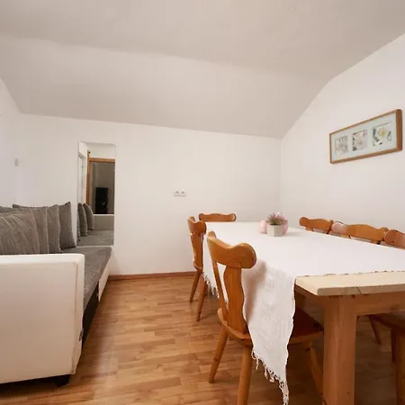 阿克提沃墨兰多尔旅馆